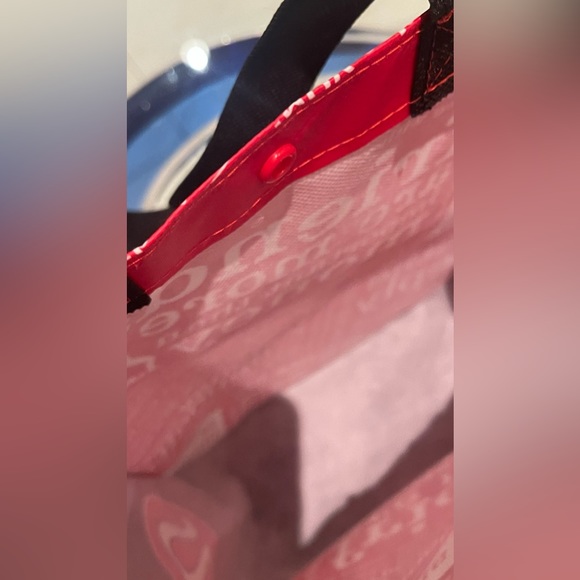 Lululemon red bag “friends are more important then money” - Picture 4 of 7